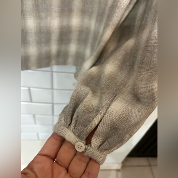 Reformation Long-sleeve shirt/ buttons Size XS - Picture 5 of 9